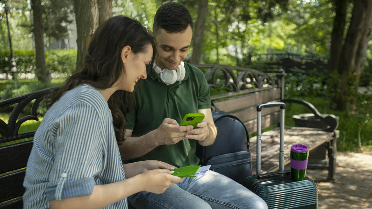 Полки в сувенирных магазинах республики становя...