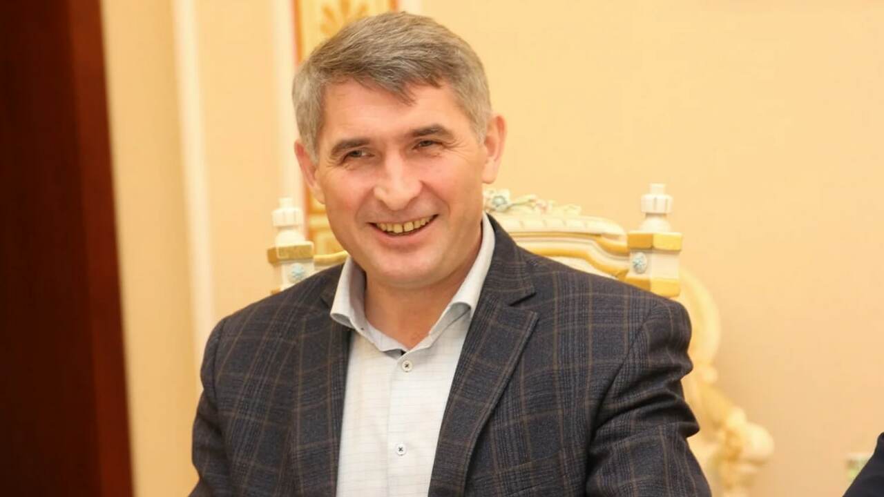 Олег Николаев поздравил строителей Чувашии с праздником Олег Николаев поздравил строителей Чувашии с пр...