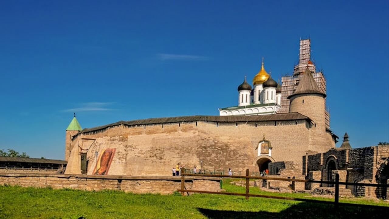 В Ивановской области расположен город Шуя, осно...