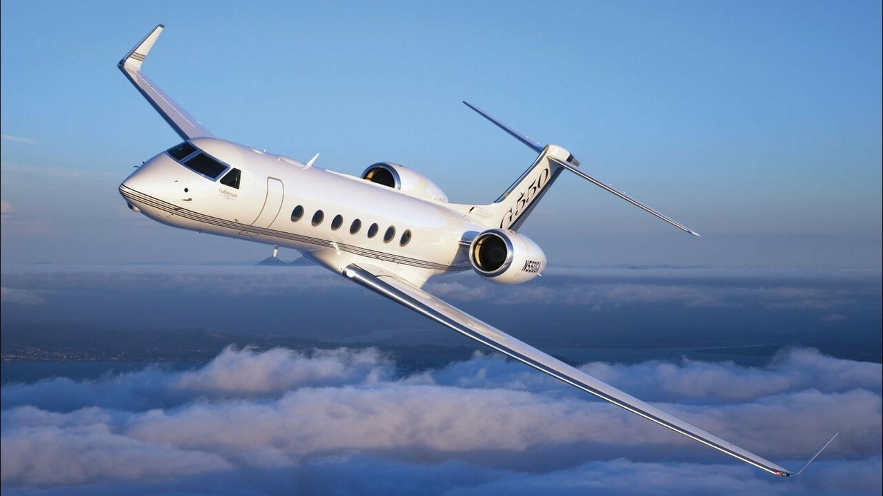 Лайнер авиакомпании "Победа", следовавший по ма...