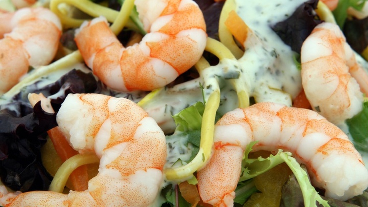 Салат «Фишка» — когда он на столе, остановиться невозможно, настолько вкусный: идеальный рецепт к празднику Если вы ищете праздничный салат, этот рецепт об...