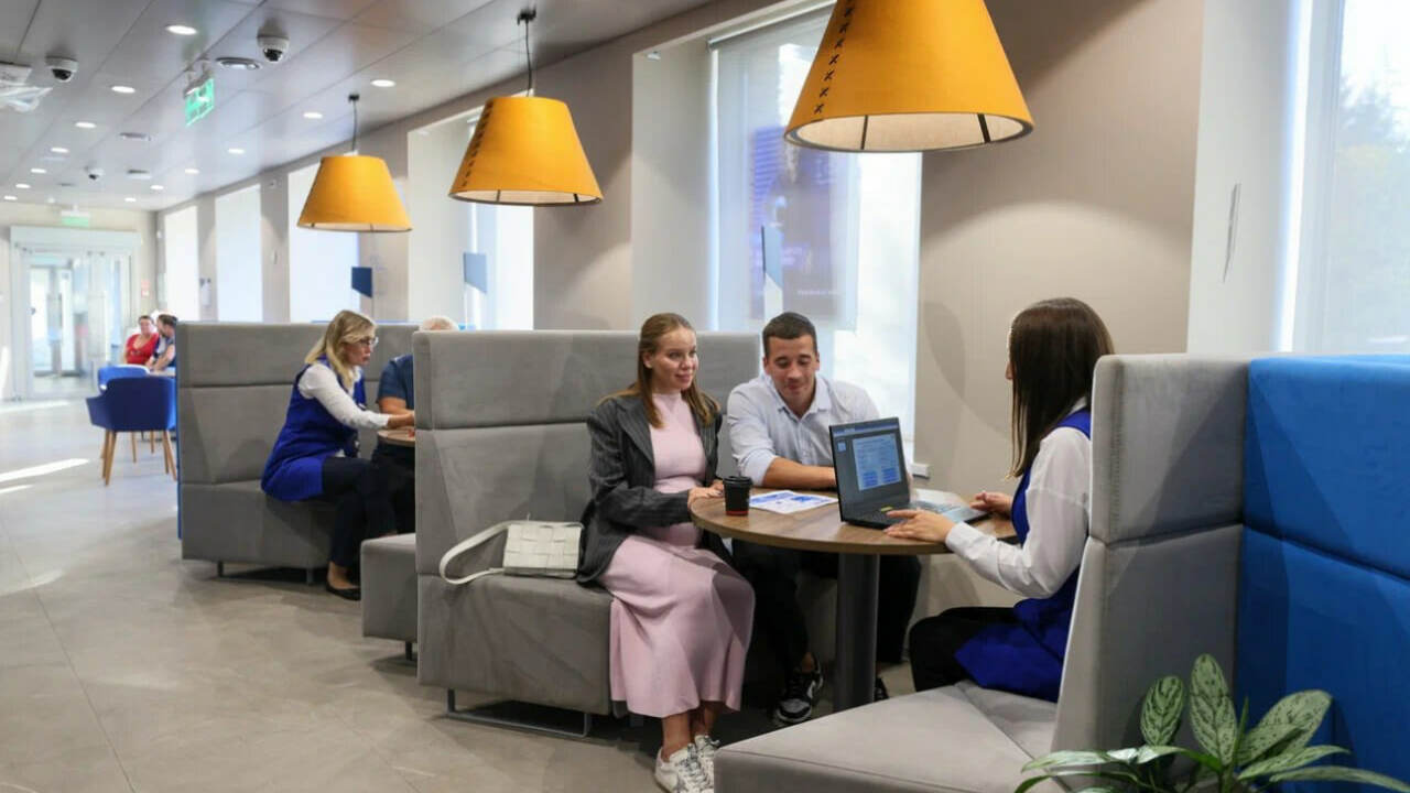 ВТБ выяснил, сколько свободных денег россияне хранят на карте По данным ВТБ, средний остаток свободных средст...