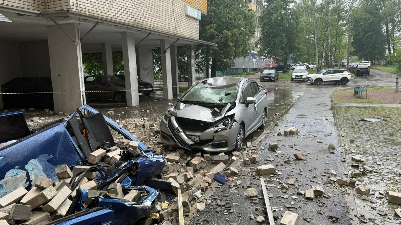 В Чебоксарах возбудили дело после обрушения кирпичной кладки в доме на Восточной В Чувашии возбудили уголовное дело по факту раз...