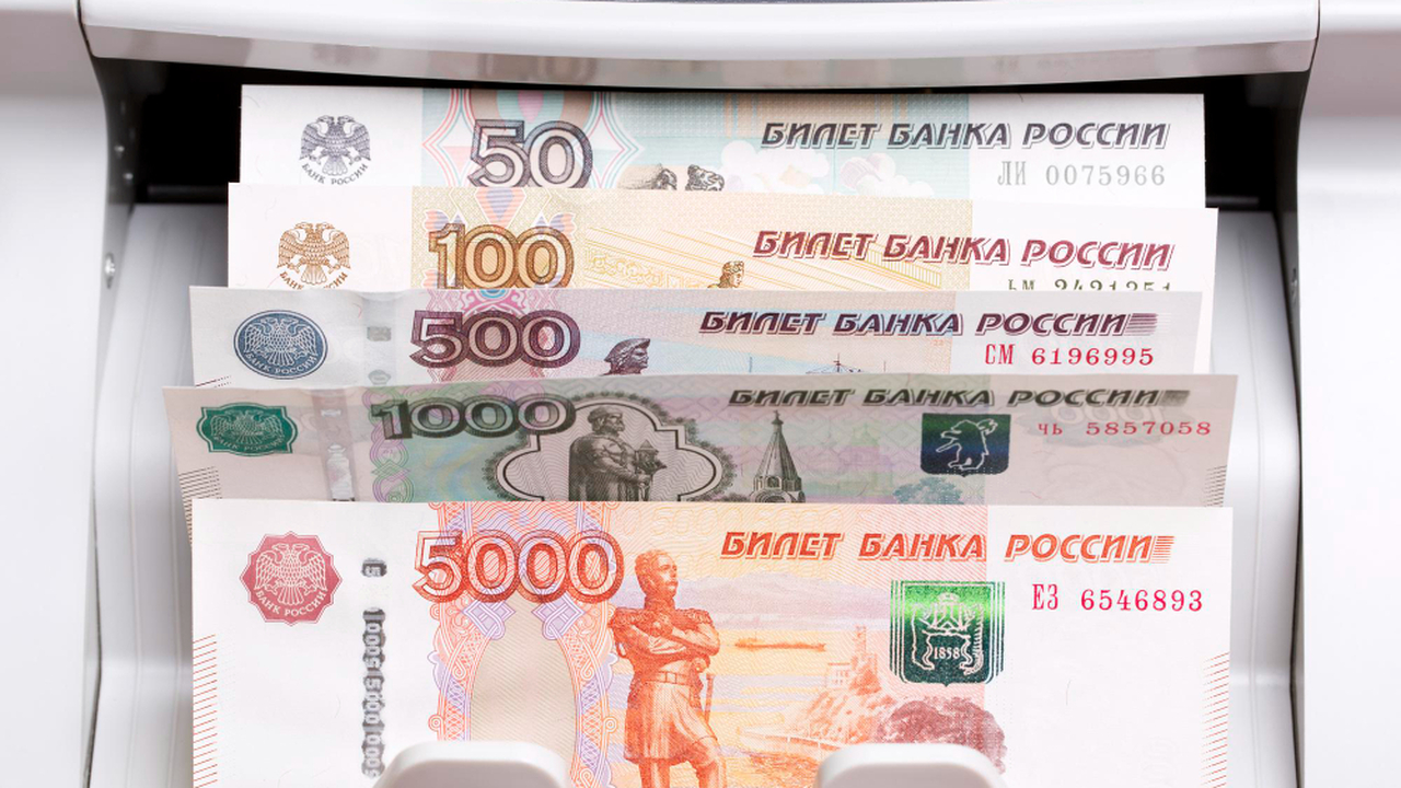 Пересчитали зарплаты СССР в современные рубли: что показали цифры Экономисты сопоставили уровень доходов 1980 год...