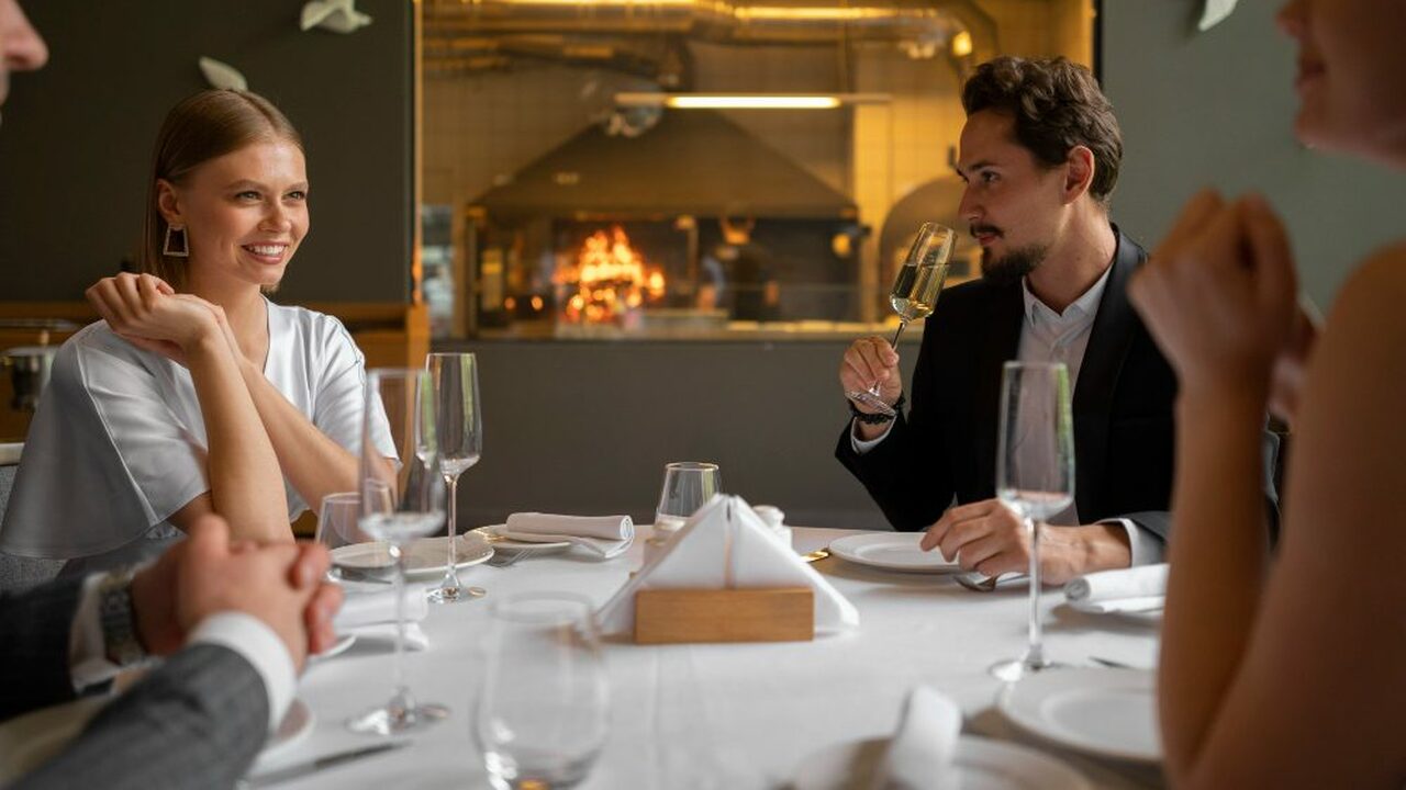 Игорь пришел на встречу одноклассников с любовн...