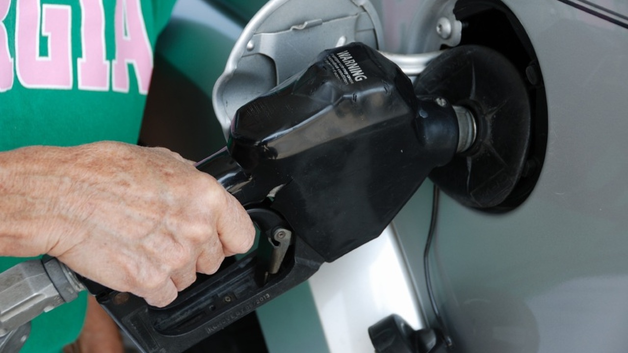 На автозаправочных станциях всё чаще можно набл...