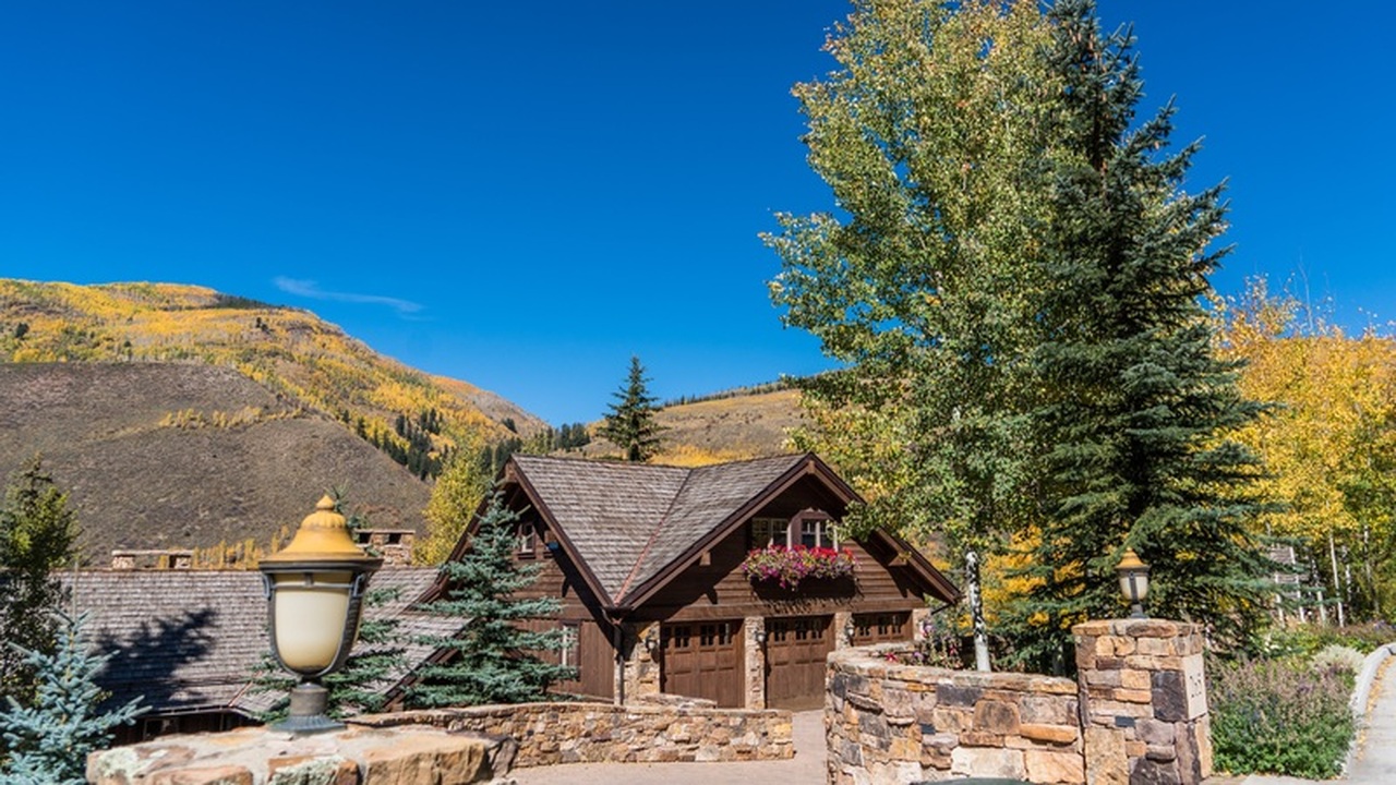 Столичный топ-менеджер отказался от карьеры ради деревенской жизни Бывший руководитель московского департамента пр...