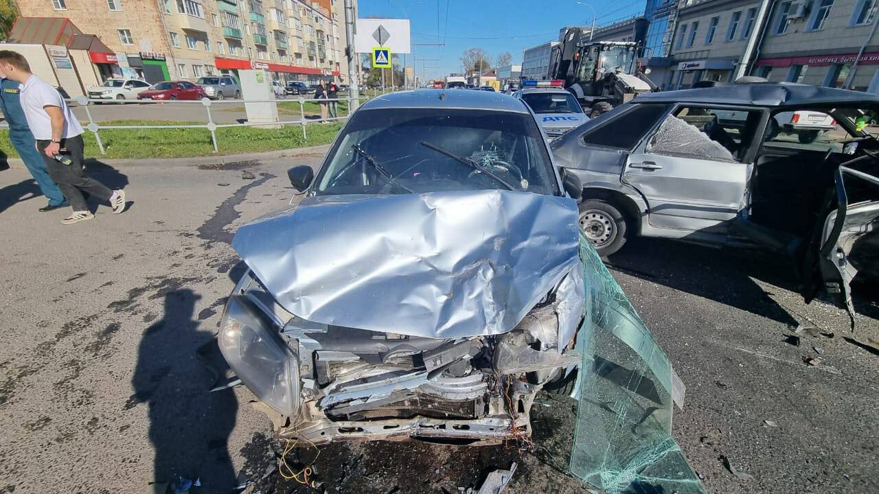 Две девушки пострадали в аварии на Гражданской в Чебоксарах В Чебоксарах сегодня в полдень произошло ДТП у ...