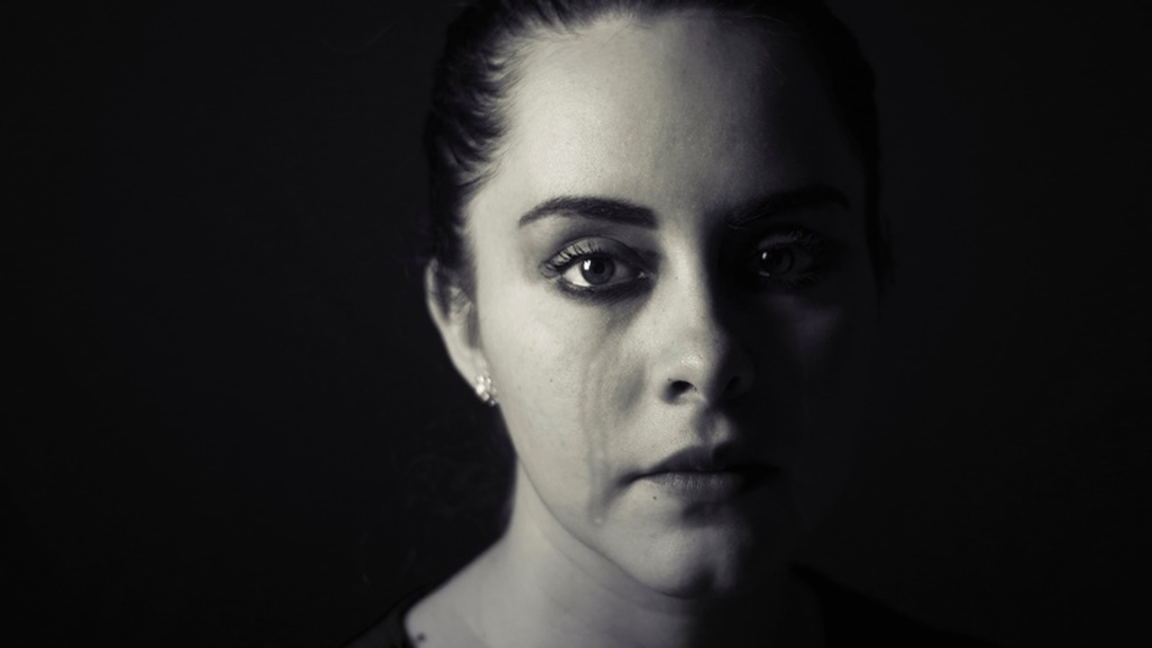 Ученые обнаружили в женских слезах уникальное в...