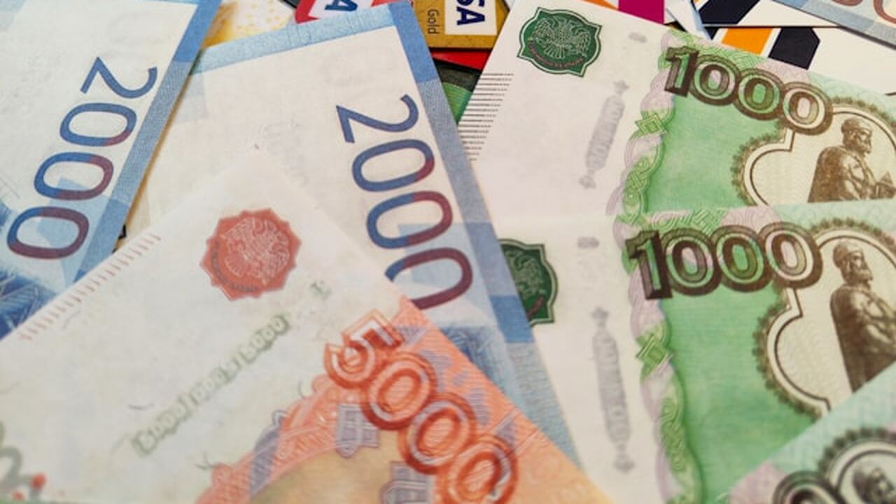 С 1 апреля в России увеличатся социальные пенси...