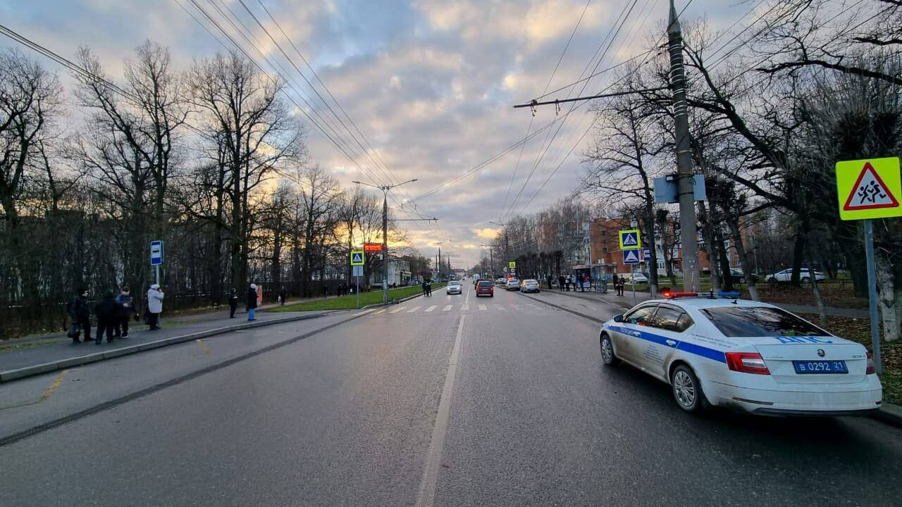 На улице Ашмарина в Чебоксарах сбили 16-летнего подростка Вчера днем на улице Ашмарина у дома № 18 в Чебо...