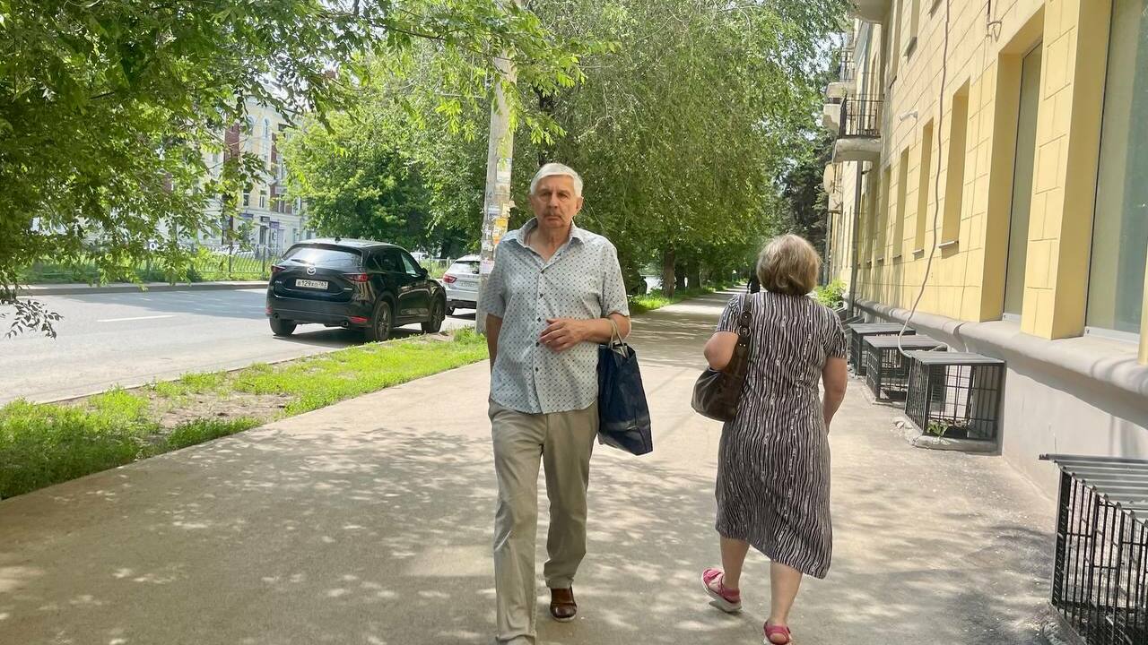 Пенсионный возраст снижают на 5 лет, но только тем, кто уже отработал 15 и больше Узнайте, кто в России может выйти на пенсию ран...