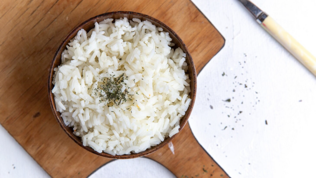 Про гречку и макароны совсем позабыли: варю вкуснейший рис по простому рецепту — даже дети причмокивают  Как часто вместо рассыпчатого риса у вас получа...