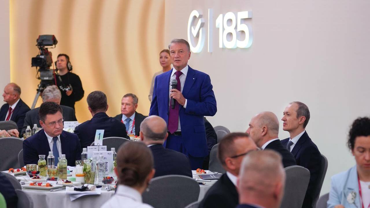 На ПМЭФ-2026 Президент Сбербанка провёл деловой...