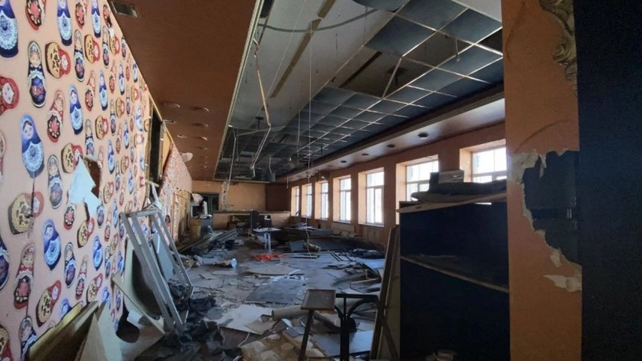 После обрушения крыши бывшего кинотеатра "Родин...