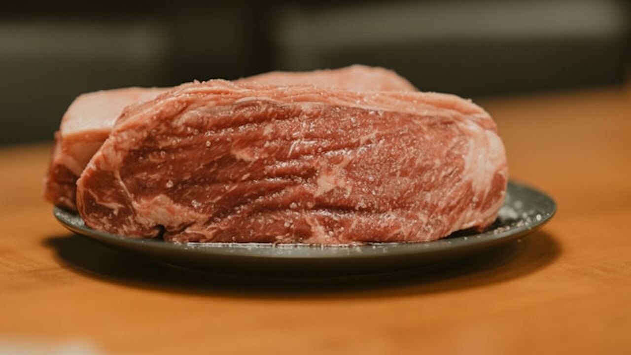 Мясо, безусловно, является ценным источником бе...