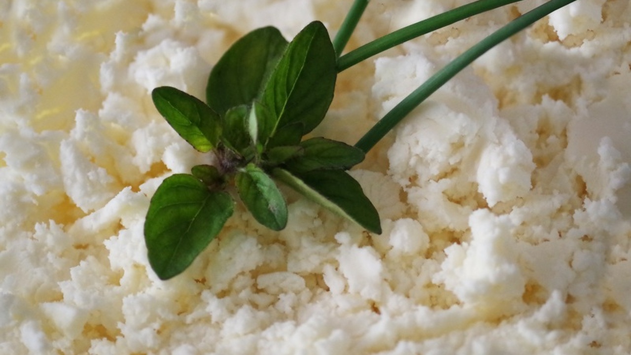 Творог это не только про сырники: 3 фирменных рецепта, которые вывели завтраки в нашей семье на новый уровень Творог, традиционно ассоциирующийся с сырниками...