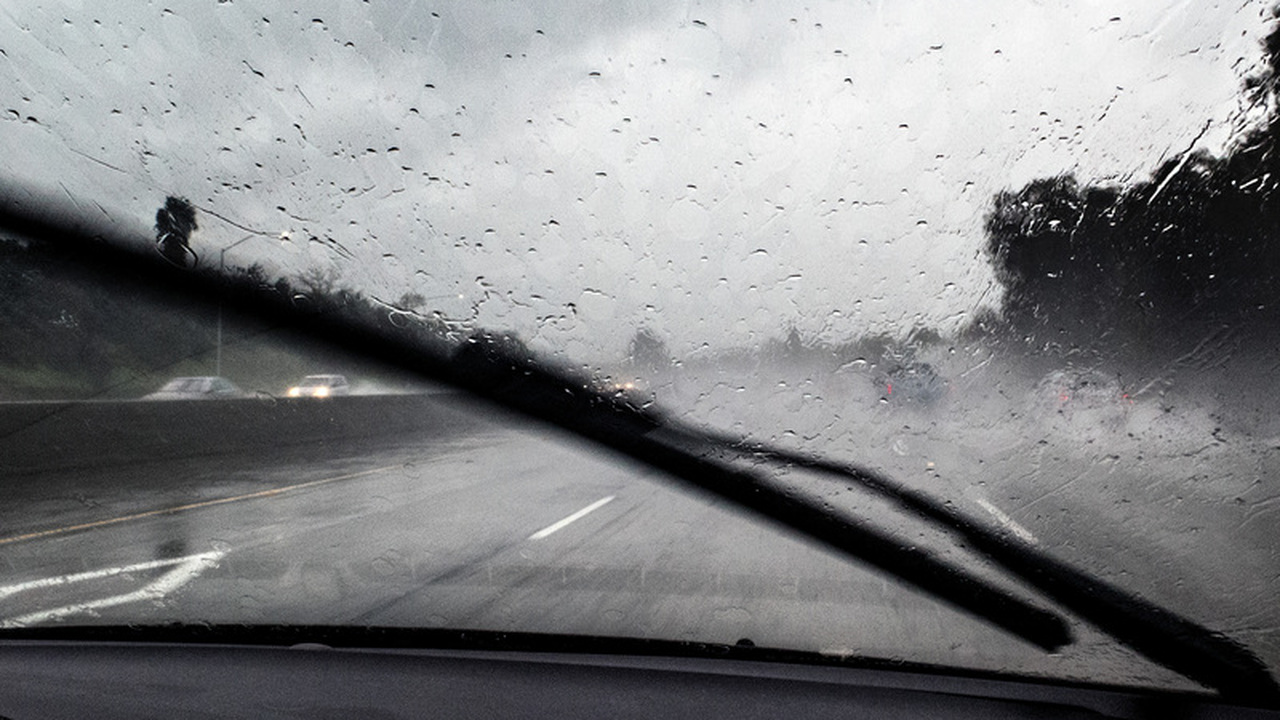 Как прогревать машину в мороз, чтобы лобовое стекло не треснуло - жаль, не знал об этом раньше Многие автовладельцы сталкивались с неприятной ...