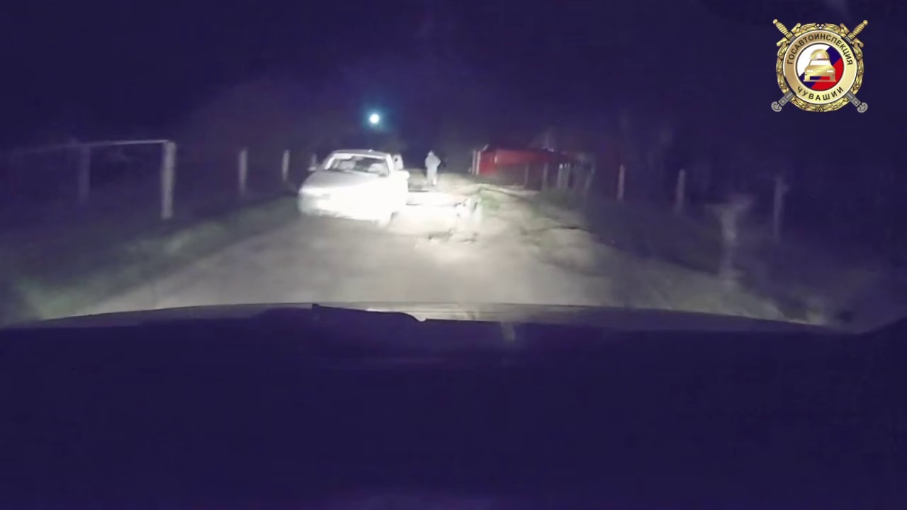 В Чувашии пьяный водитель пытался сбежать от инспекторов ДПС В Моргаушском округе поймали пьяного водителя, ...