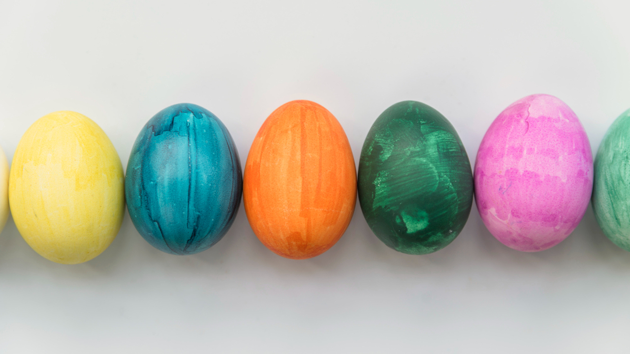 Названы сроки хранения варёных окрашенных яиц после Пасхи Варёные яйца, окрашенные к Пасхе, относятся к с...