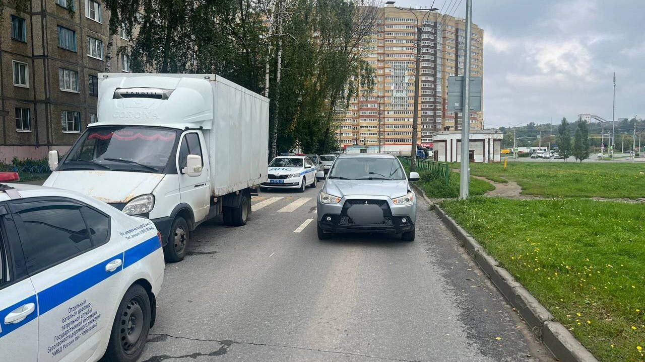 В Чебоксарах пенсионер на иномарке сбил 19-летнего парня В Чебоксарах сегодня днем произошло ДТП на улиц...