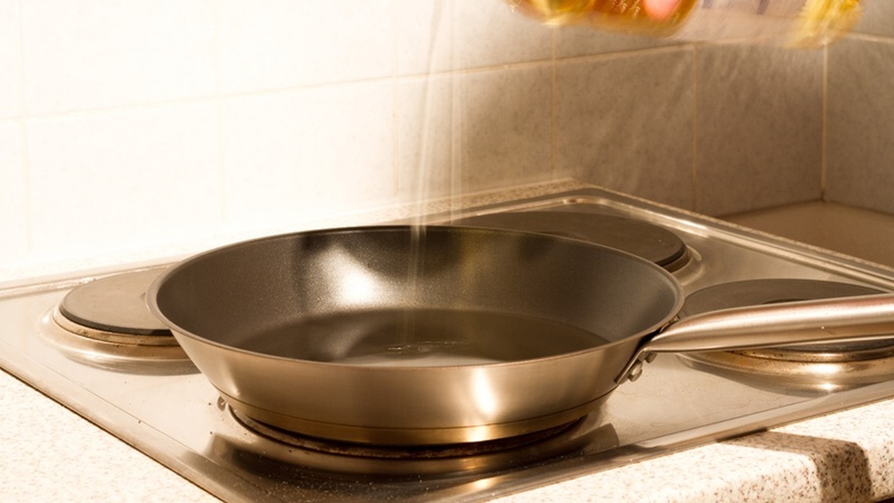 Удаление стойких загрязнений с кухонной утвари ...