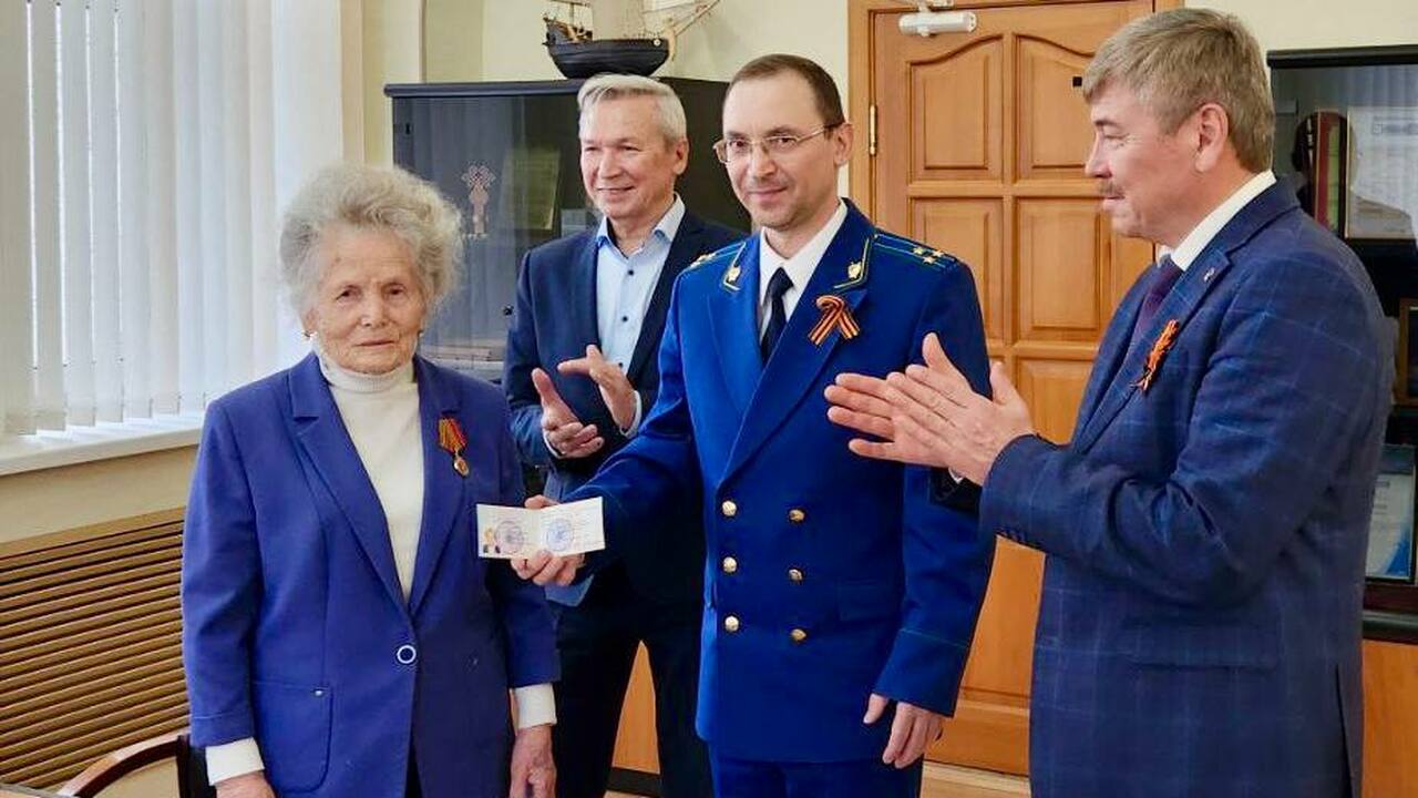 94-летней жительнице Чебоксар присвоили звание ветерана Великой Отечественной войны Во время Великой Отечественной войны 94-летняя ...