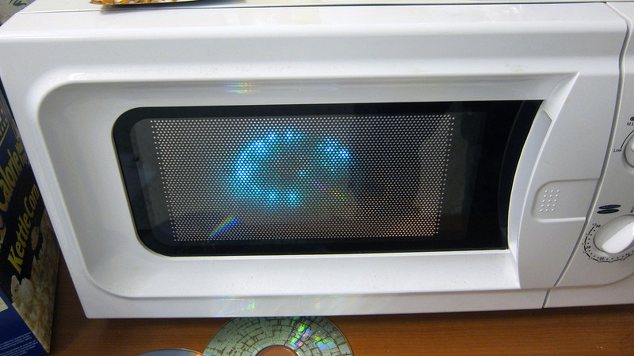 Микроволновка: как использовать безопасно и эффективно Микроволновая печь – это не просто устройство д...