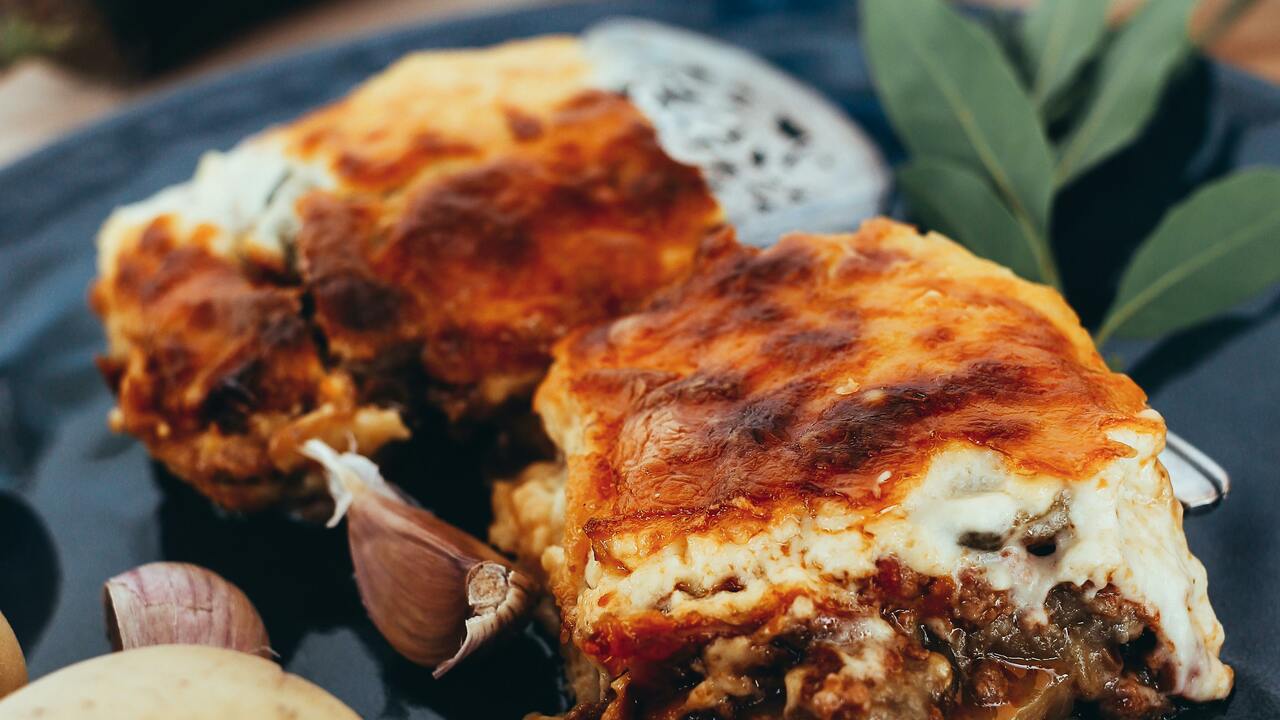 Беру макароны с колбасой и за 20 минут делаю обалденную вкуснятину — в миллион раз лучше надоевшего мяса Лазанья традиционно считается сложным и долгим ...