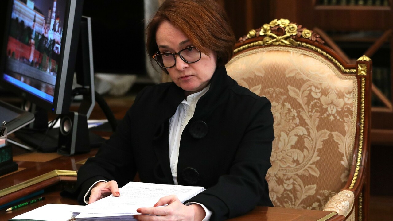 "У нас нет выбора, держитесь": глава ЦБ Набиуллина предупредила всех граждан, кто имеет вклады и кредиты Как новые технологии помогают защитить купюры о...