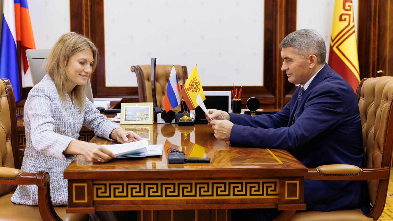 Глава Чувашской Республики Олег Николаев и упра...