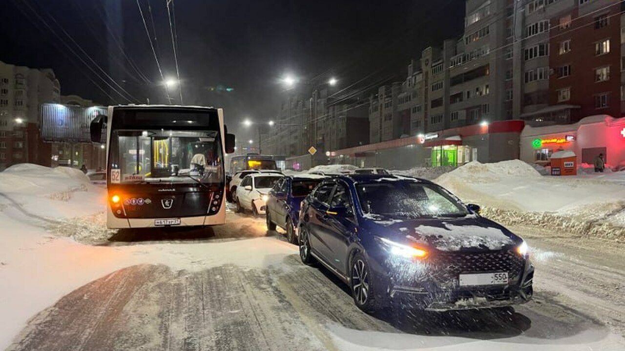 Авария с участием семи машин произошла вчера ве...