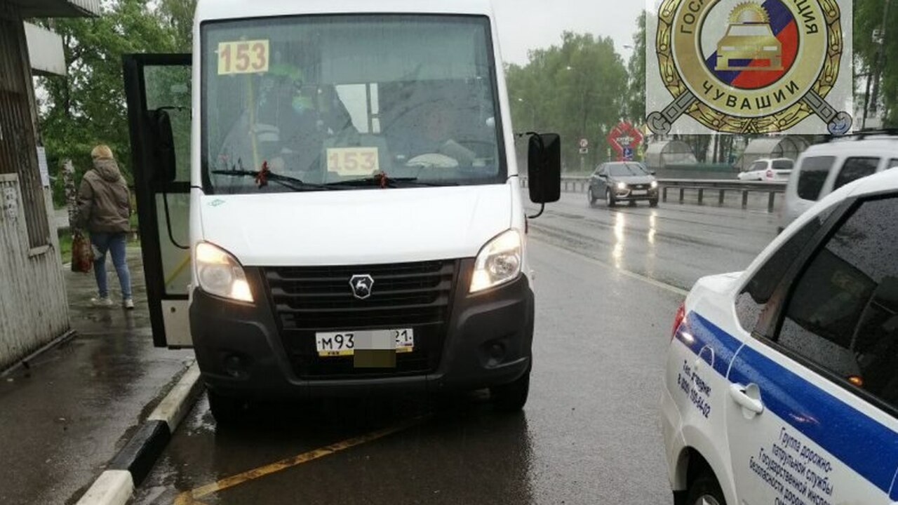 В Чебоксарах наказали водителя автобуса, проехавшего на «красный» В Чебоксарах водитель маршрутного автобуса № 15...