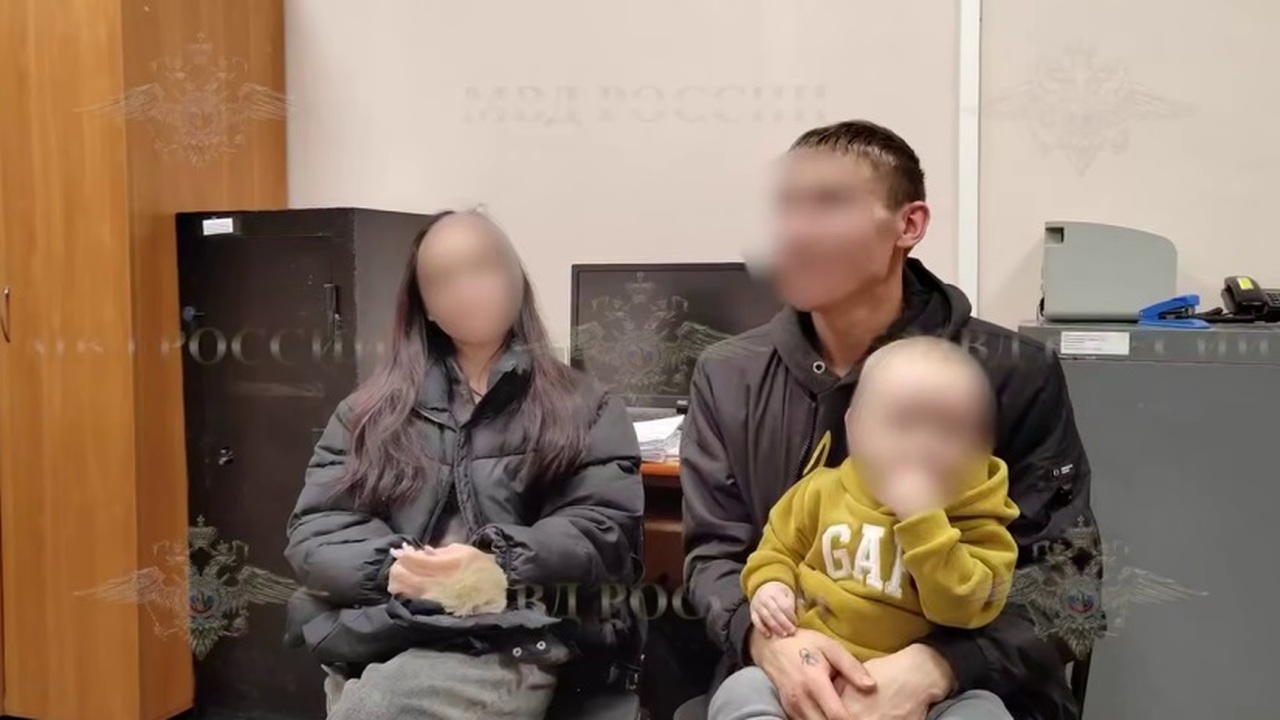 В Чебоксарах семью поставят на учет из-за «татуировки» ребенку В Чувашии установили личности родителей, снявши...
