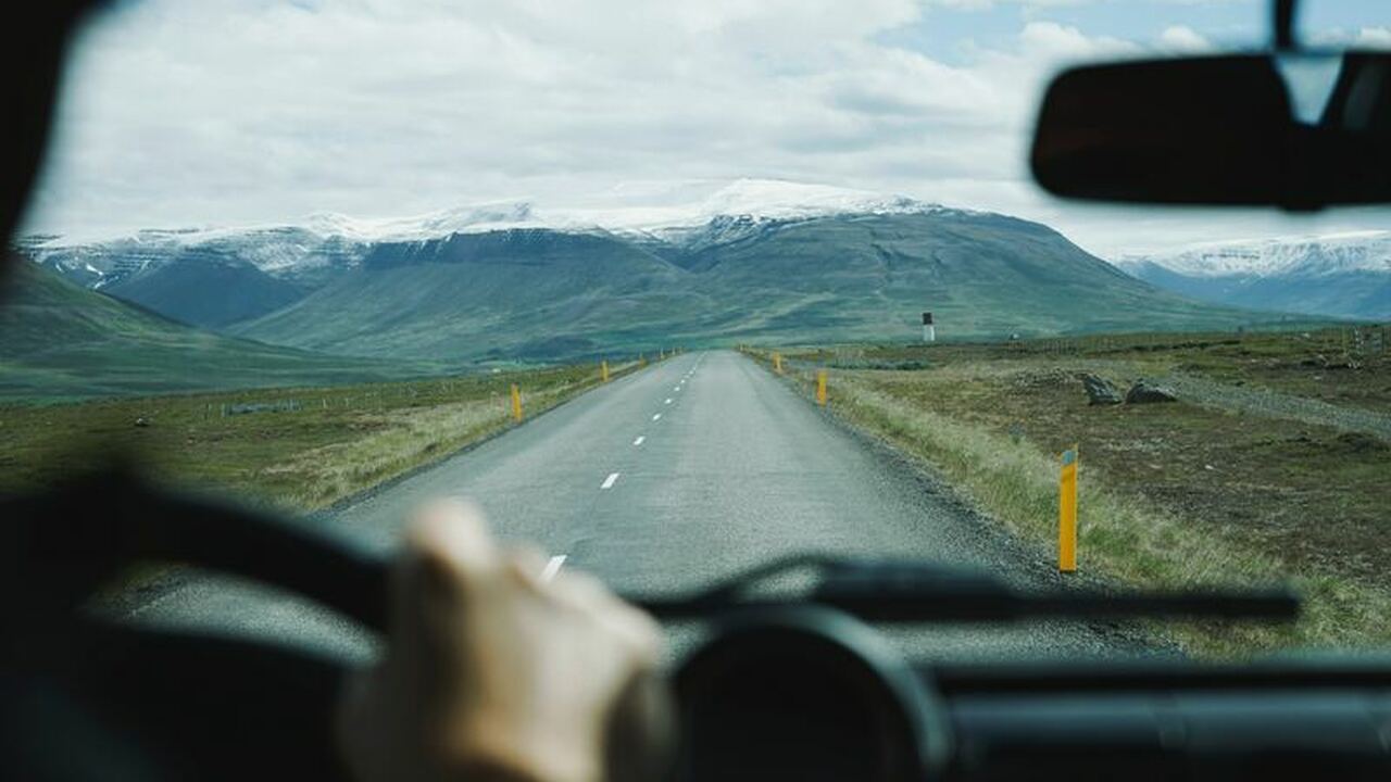 Лайфхаки от опытного водителя: как улучшить прижим дворников в авто без покупки новых Часто автовладельцы, столкнувшись с некачествен...