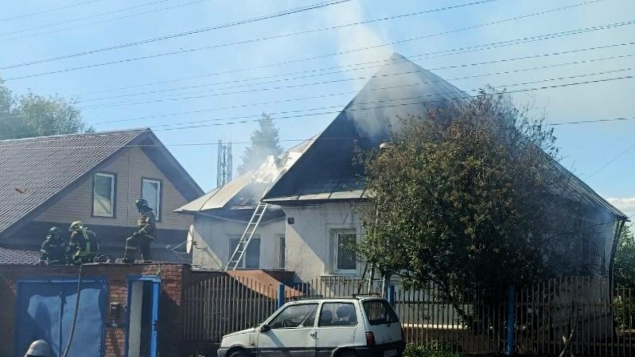 В Чебоксарах произошел пожар в частном доме на Бичурина Накануне днем пожарные тушили пожар в гараже и ...