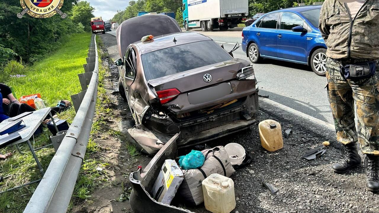 Двое пострадали в тройном ДТП с грузовиком в Чувашии Вчера днем на трассе М-7 в Ядринском округе про...