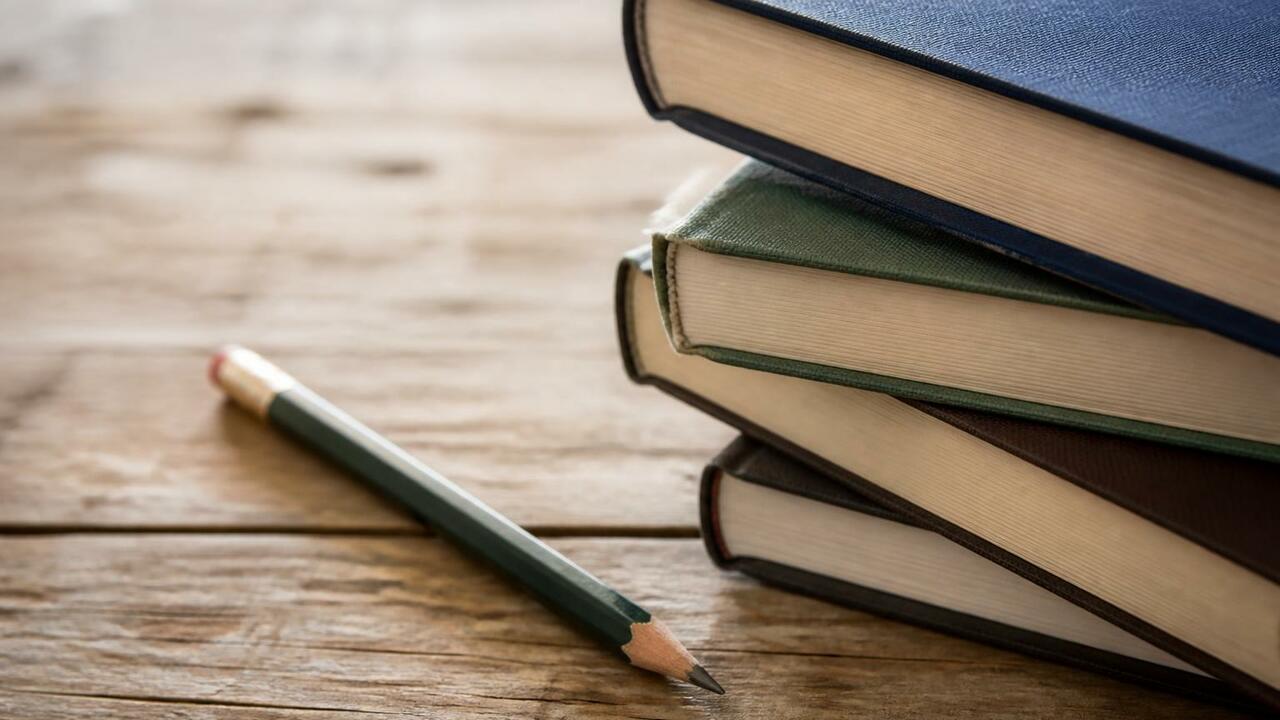 В Чебоксарах педагоги школ ежедневно проводят п...