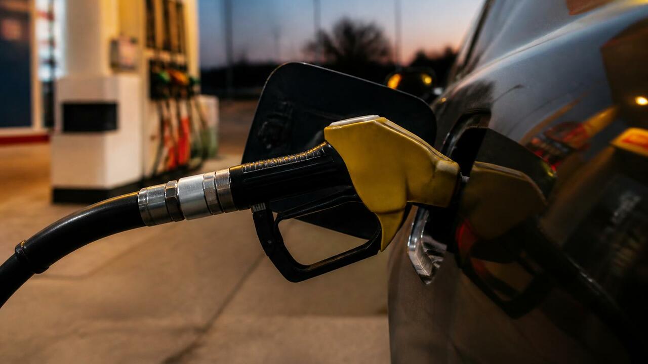 Правительство разрешило продажу бензина Евро-2 ...
