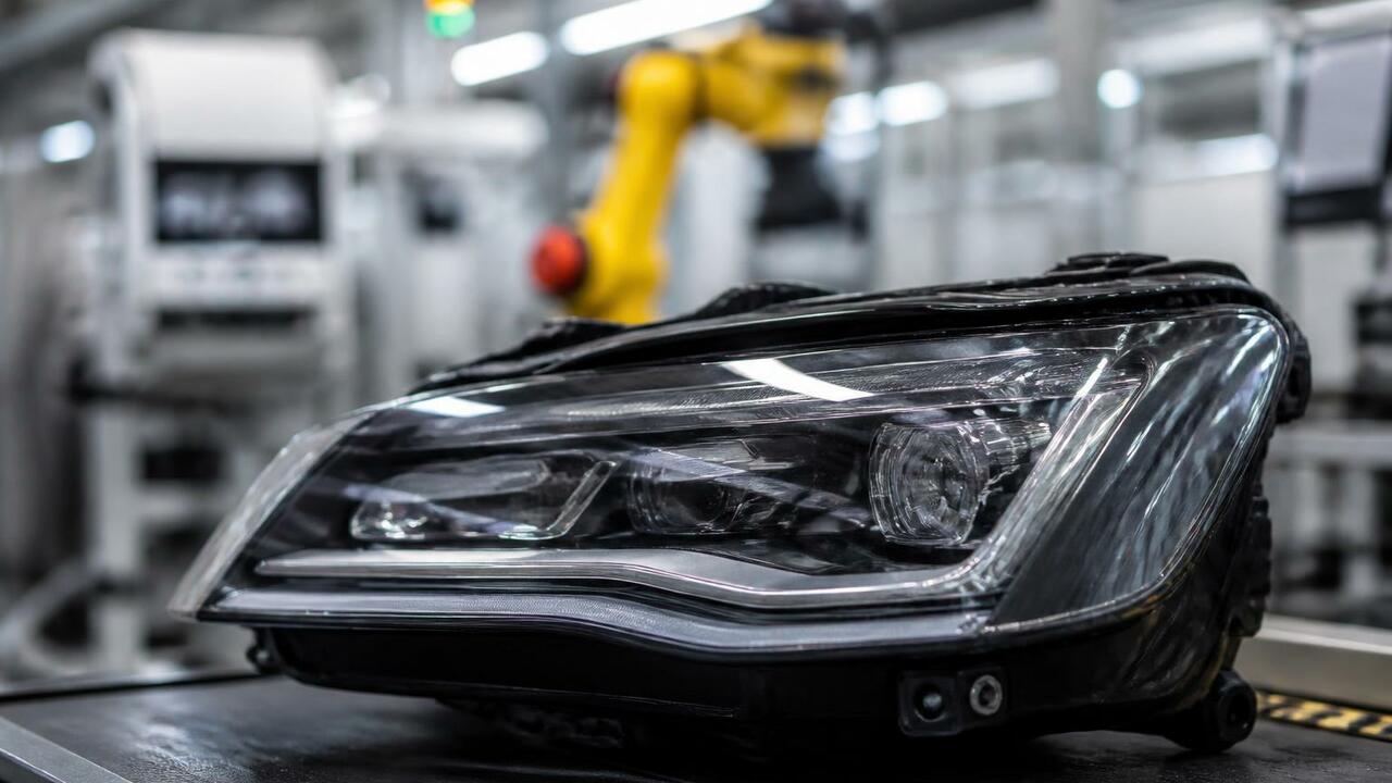 В Тольятти начали выпуск светотехники для кроссовера Lada Azimut Тольяттинский завод Lighting Solutions начал вы...