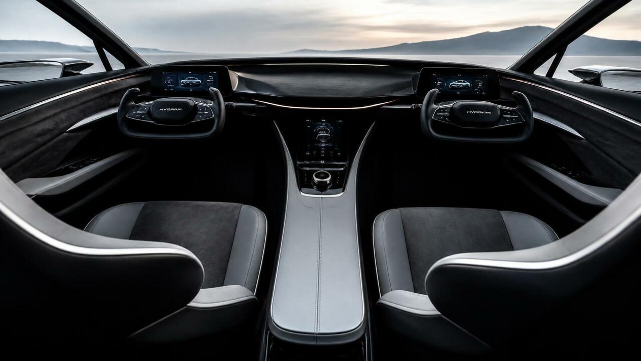Ferrari запатентовала авто с двумя кокпитами и рулями Ferrari запатентовала автомобиль с двумя кокпит...