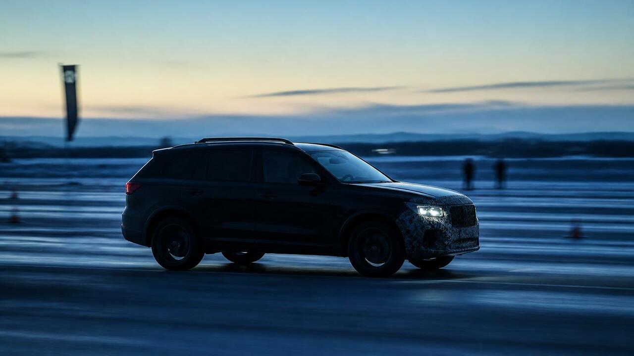 Гибридный кроссовер Hongqi HS6 получил пять зве...