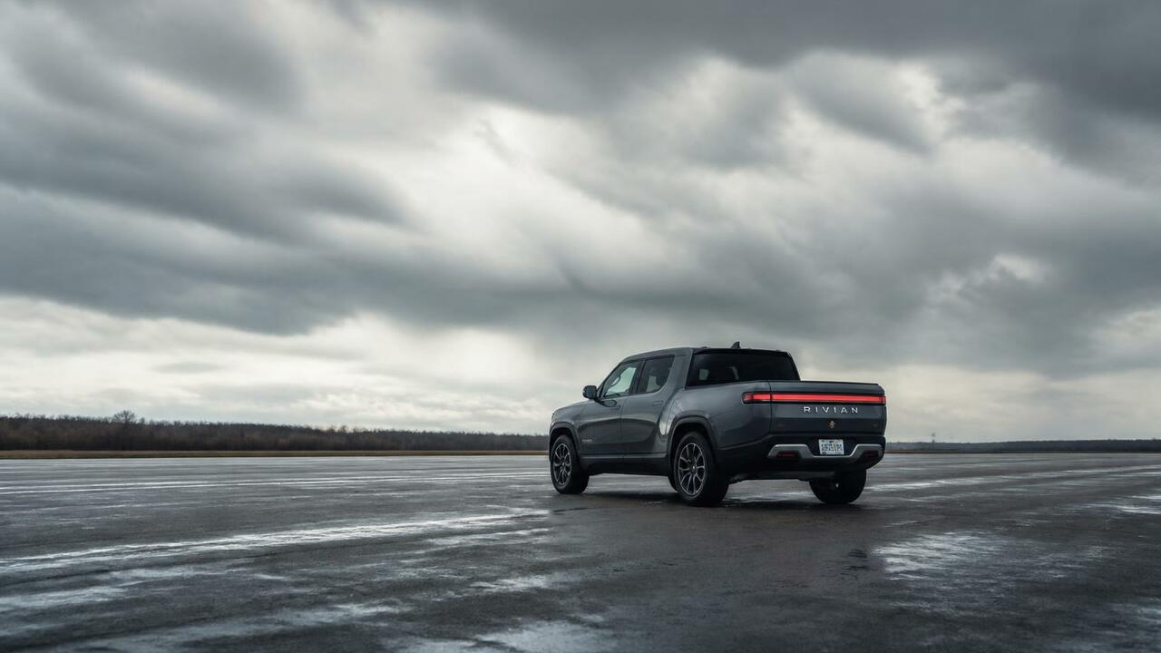 Toyota устроила краш-тест электрического пикапа...
