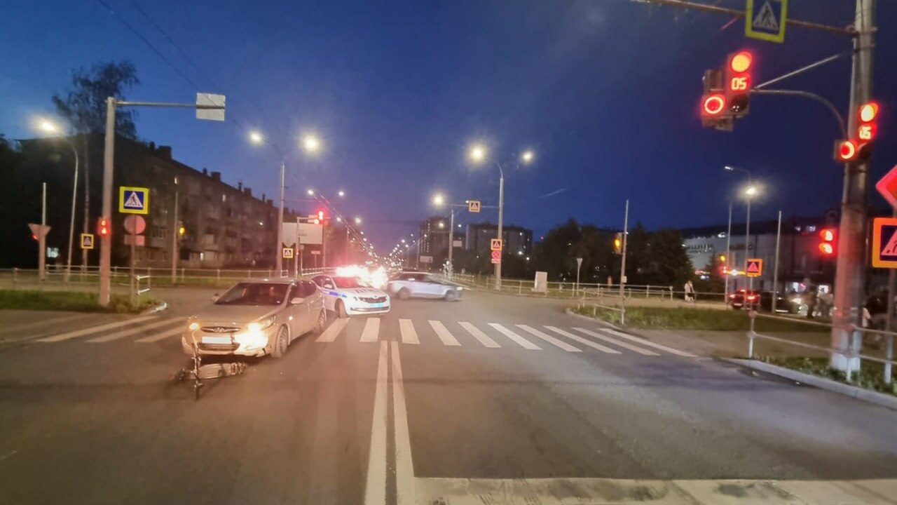 Инструктор автошколы в Чебоксарах сбил 13-летнего школьника на самокате В Чебоксарах вчера вечером произошло ДТП у дома...
