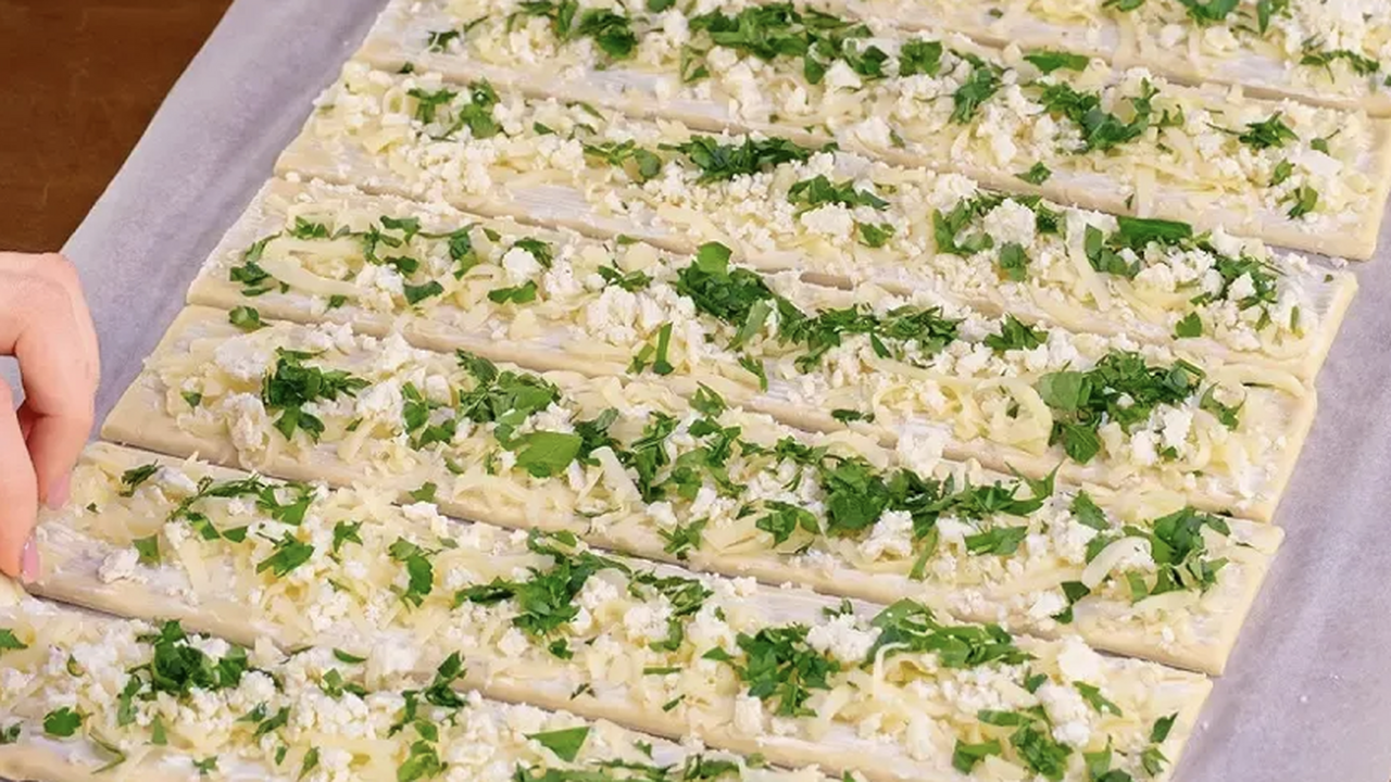 Слоёное тесто остаётся одним из самых удобных р...