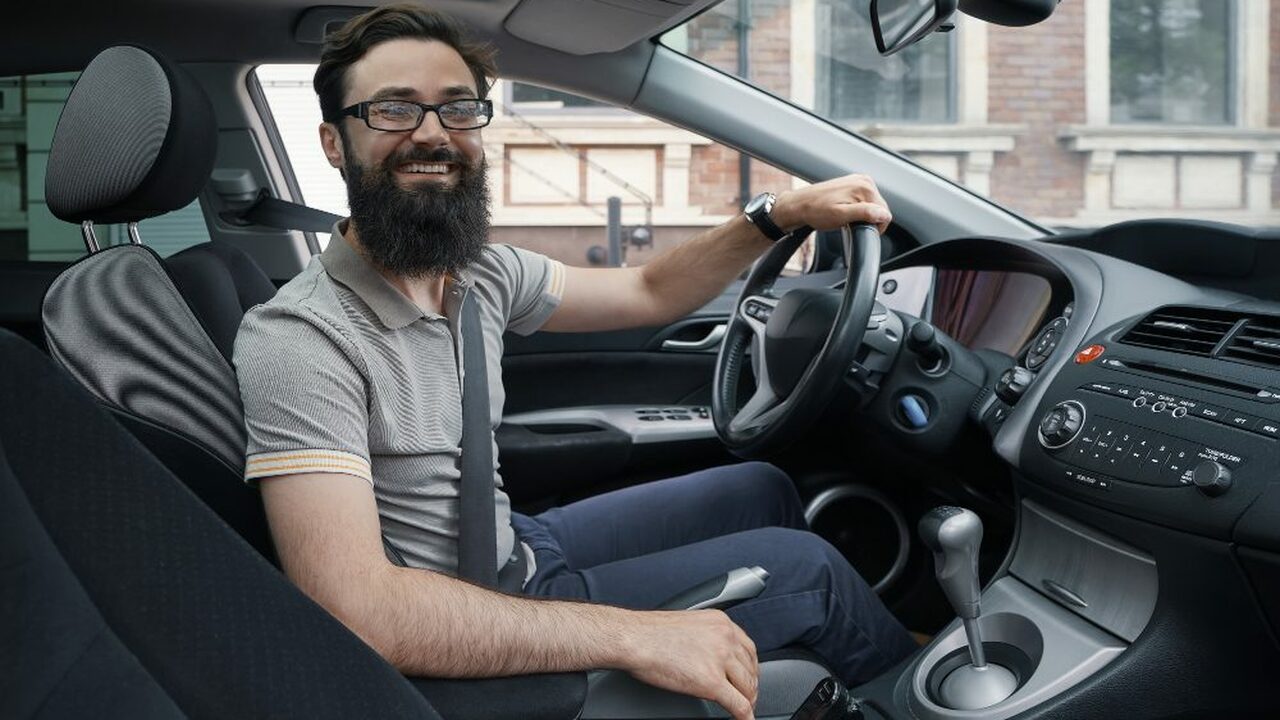 С апреля за рулем опасно держать телефон — штрафы станут чаще С апреля водителям стоит полностью отказаться о...