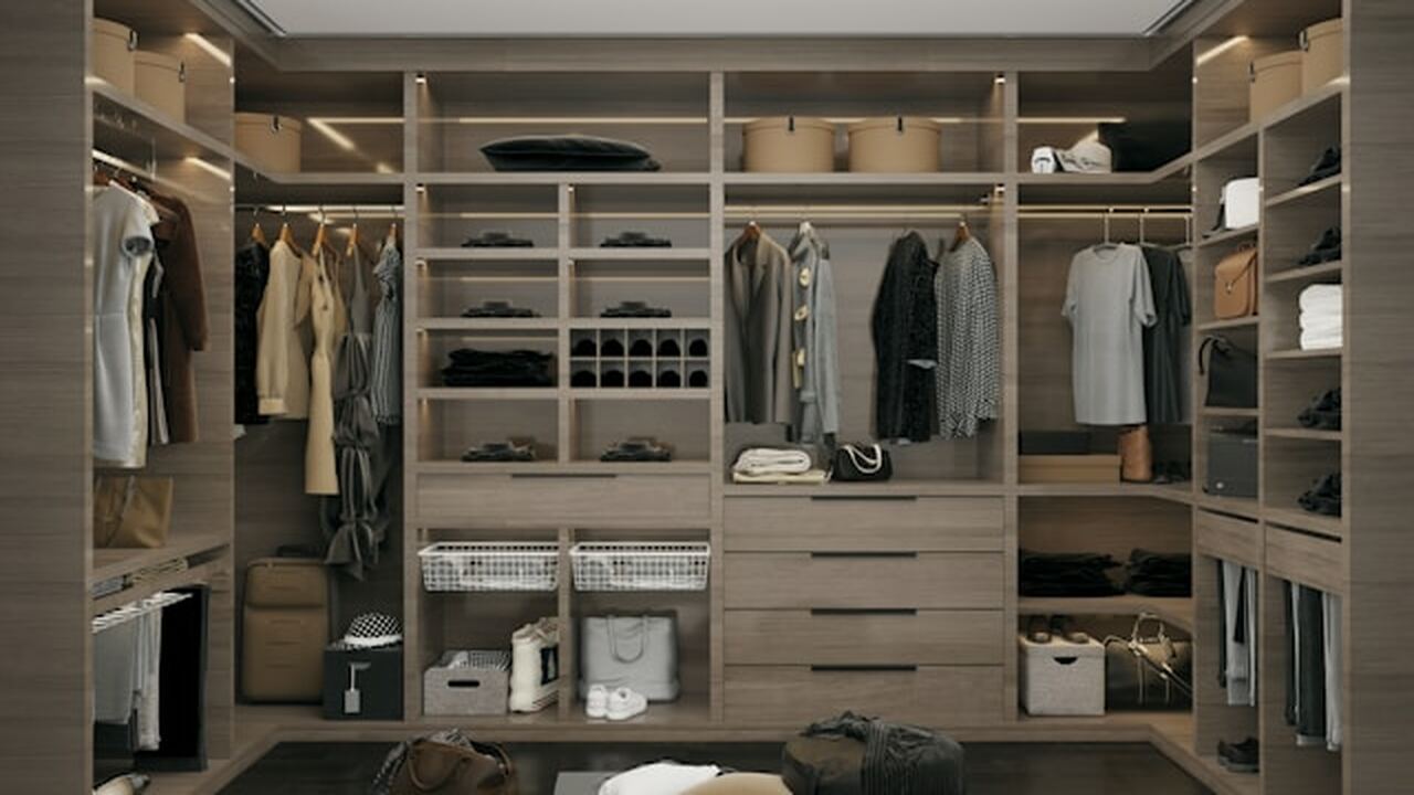 С возрастом подход к выбору одежды меняется: на...