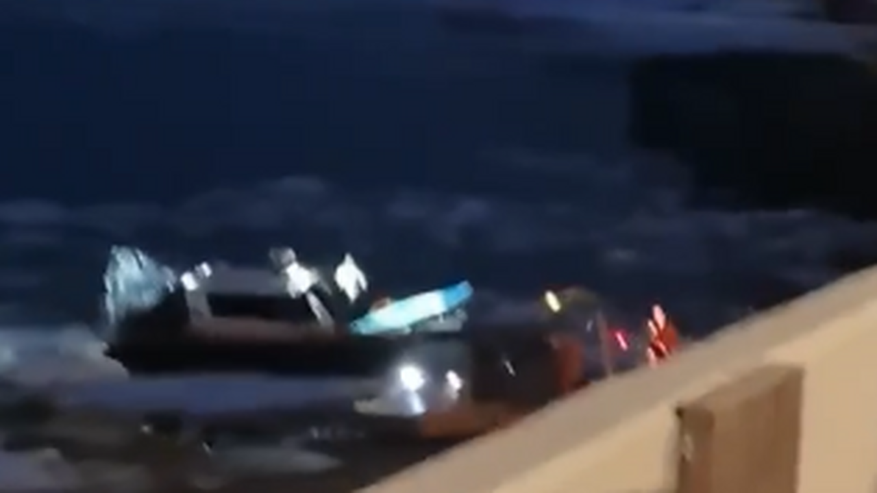 На Казанской набережной сотрудники МЧС провели ...