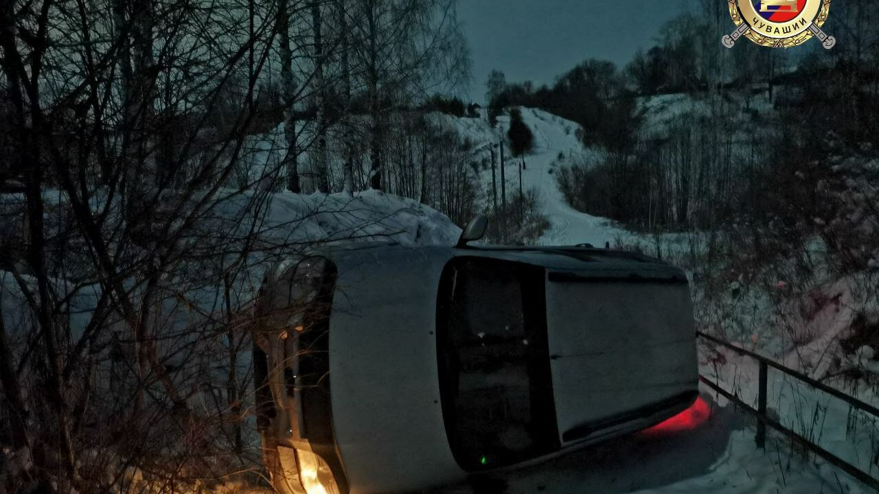 Пьяный водитель в Чувашии в ходе погони опрокинул машину, а потом хотел сбежать В Мариинско-Посадском округе поймали пьяного во...
