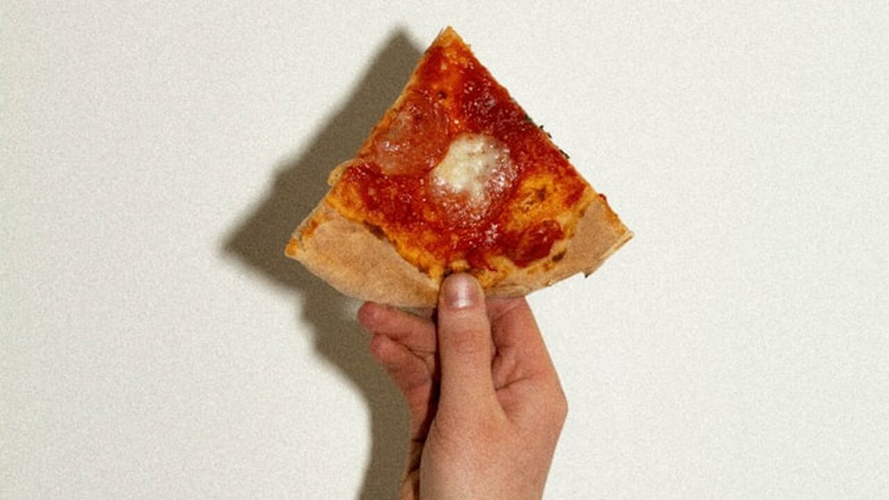 Приготовление горячих бутербродов в духовке поз...